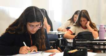 Becas 2027