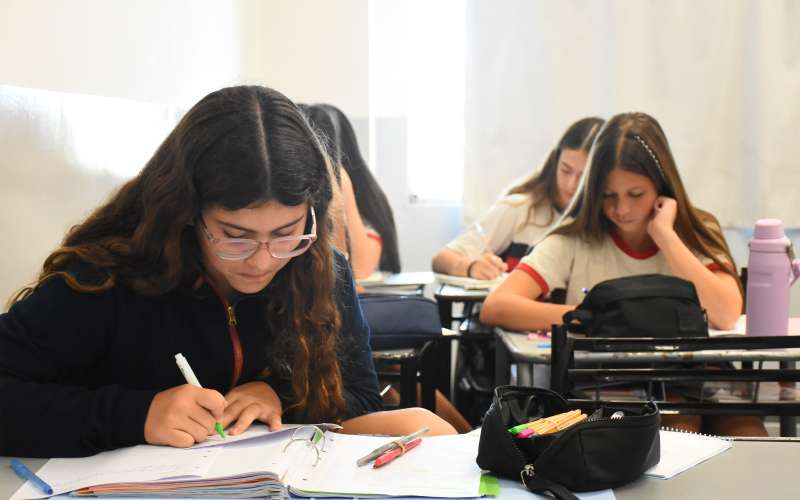 Becas 2027
