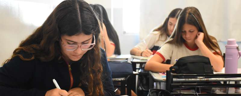 Becas 2027